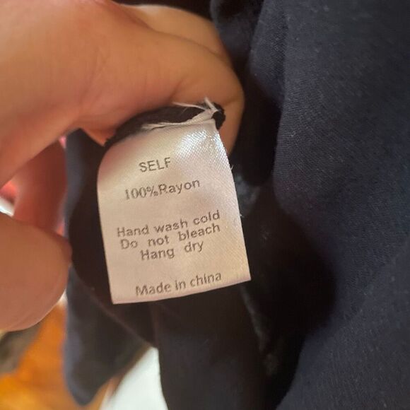 MOD REF | black long sleeve button down tie front  crop top M - Picture 8 of 8